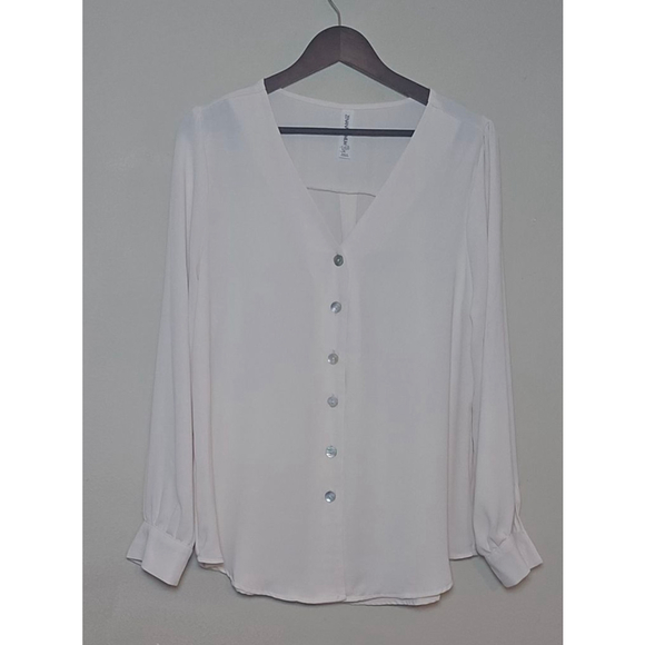 Zenana Signature Tops - Women's Zenana premium White button up Blouse Size Large